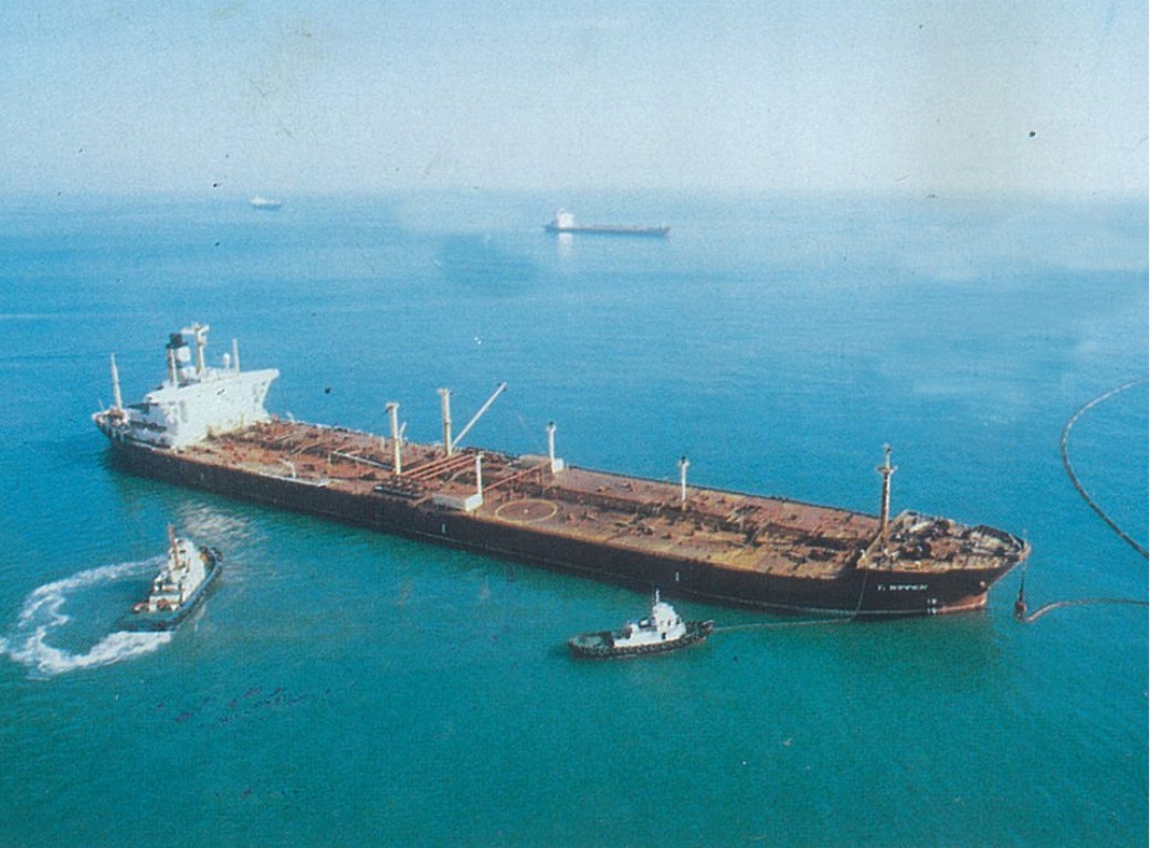 1988.1 북예맨 마리브에서 생산한 원유를 싣고 입항하는 Y위너호
